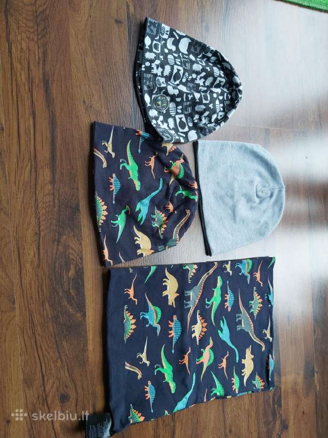 H&m dvi kepurės ir kaklaskarė.