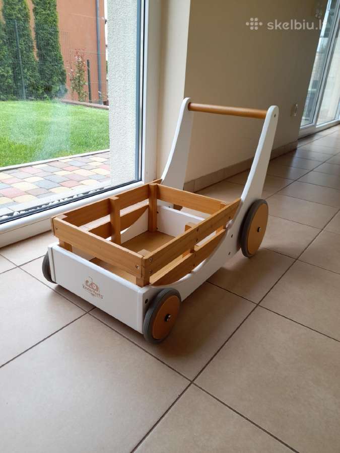 Medinis „kinderfeets“ vežimėlis – stumdukas