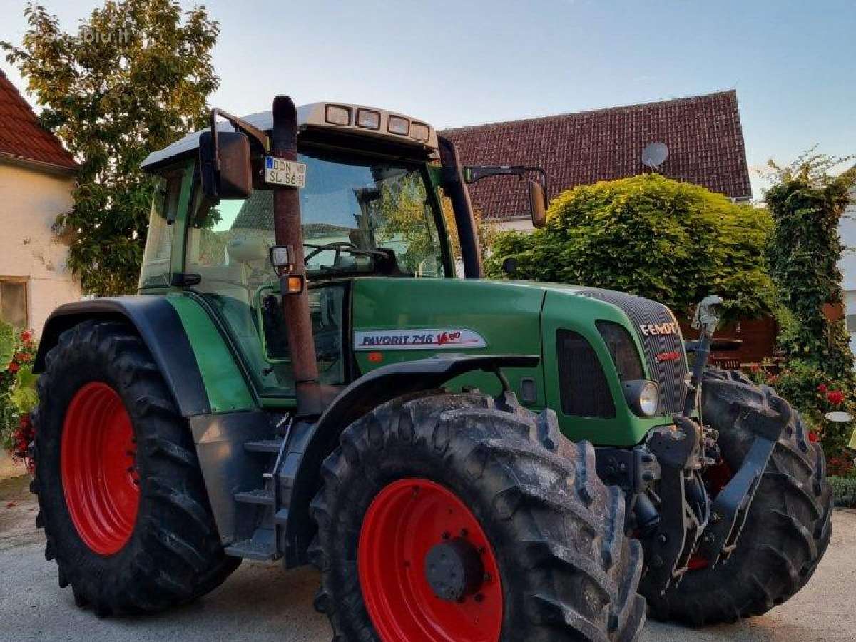 Superkame traktorius važiuojančius ir sudefektais - nuotraukos Nr. 5