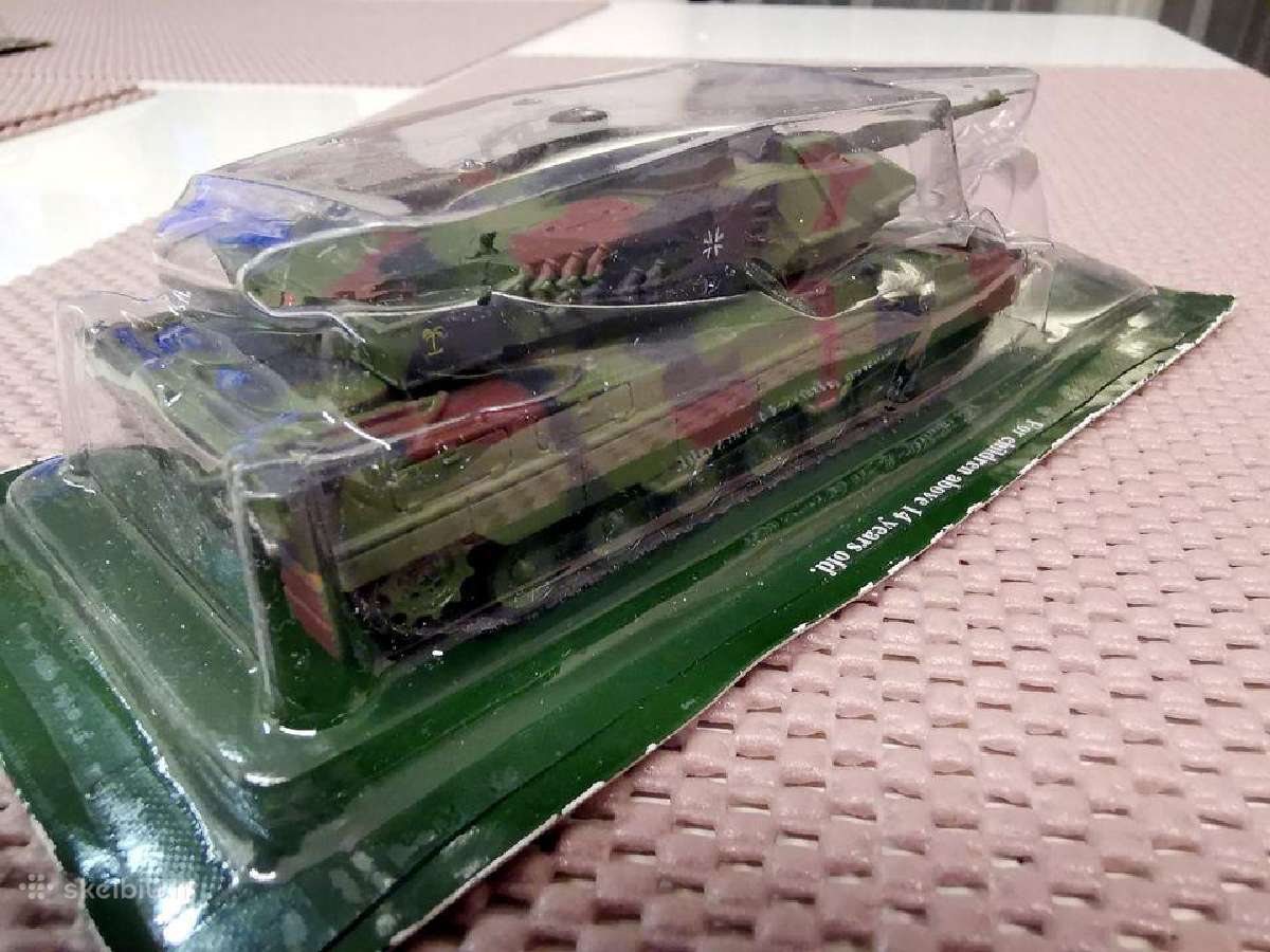 Parduodami 1:72 karinės technikos modeliai