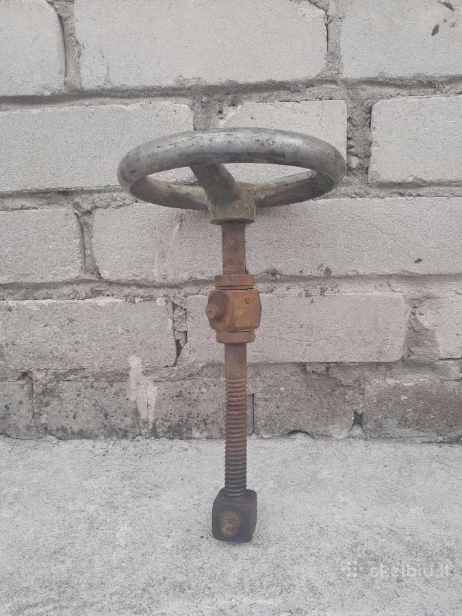 Stakles rankena varžtas