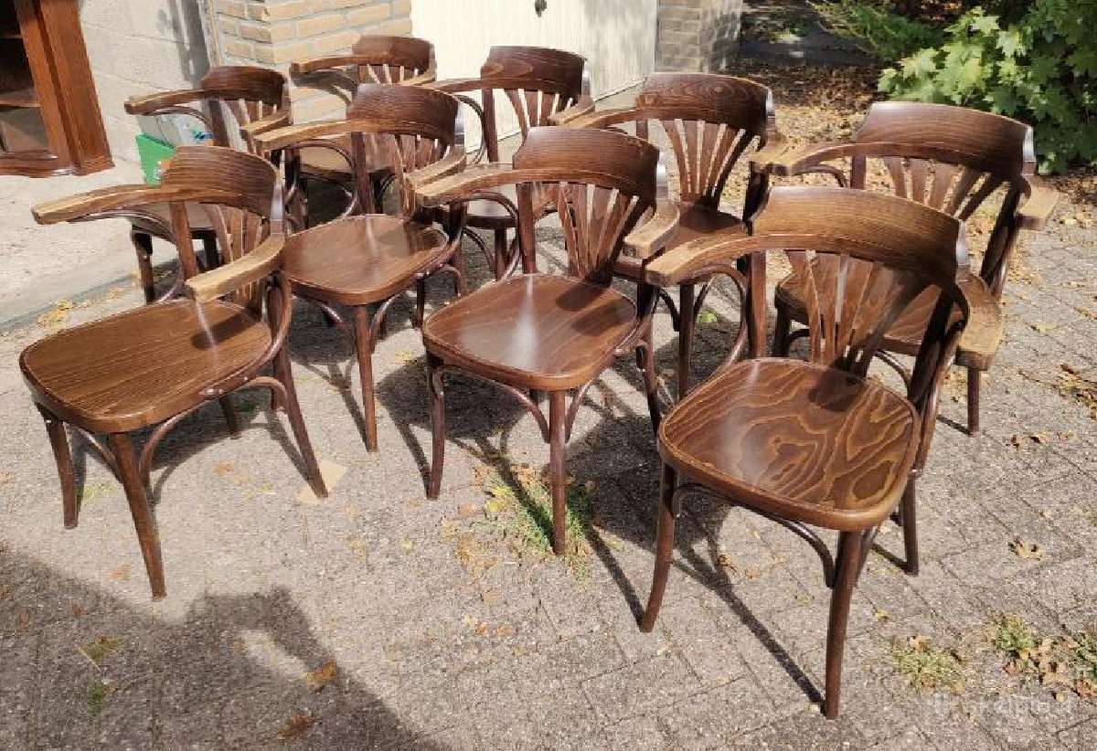 Thonet stiliaus baldai