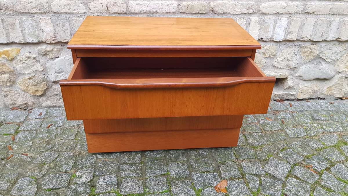 Vintažinė mid century riešutmedž TV/audio spintelė - nuotraukos Nr. 4