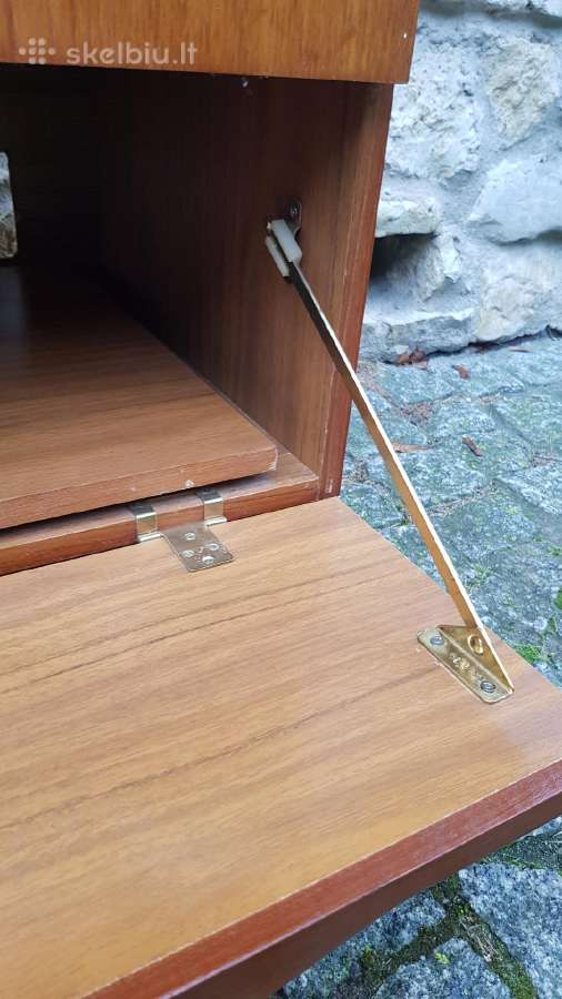 Vintažinė mid century riešutmedž TV/audio spintelė - nuotraukos Nr. 11