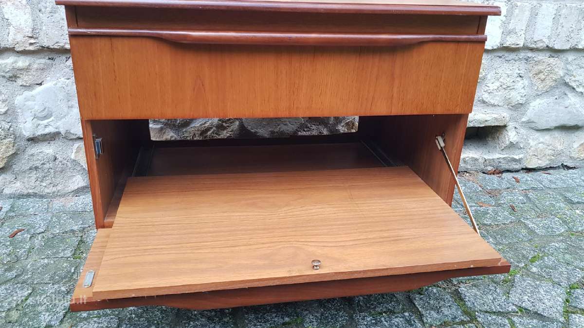 Vintažinė mid century riešutmedž TV/audio spintelė - nuotraukos Nr. 14