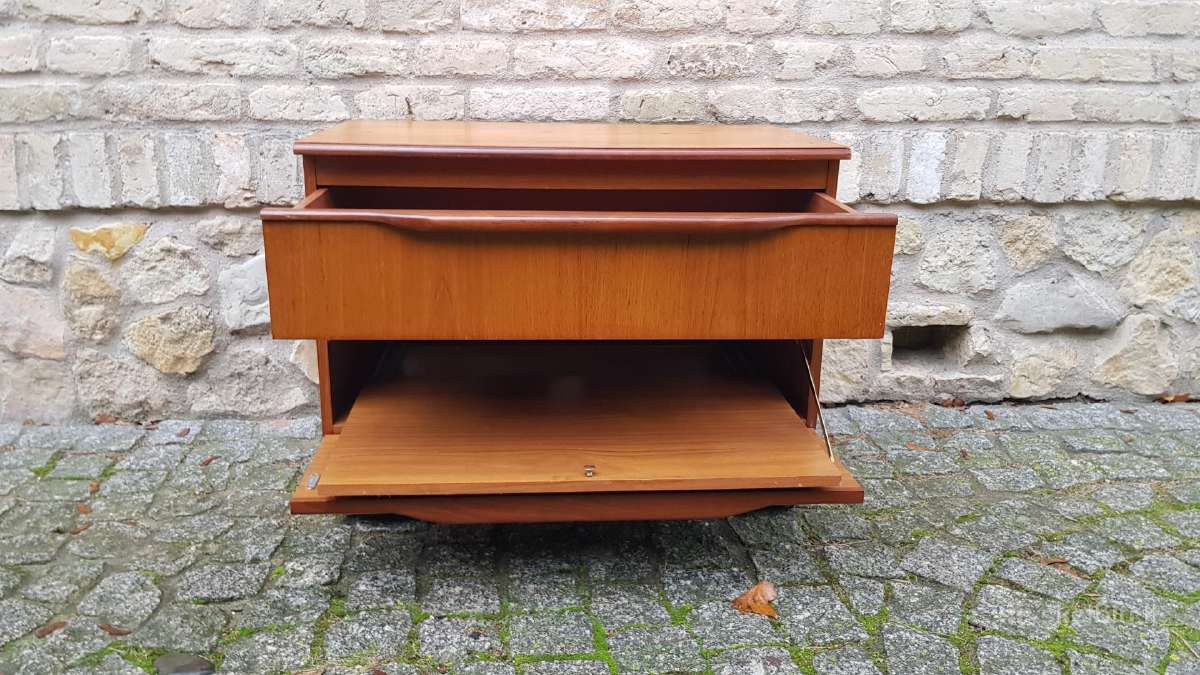 Vintažinė mid century riešutmedž TV/audio spintelė - nuotraukos Nr. 20