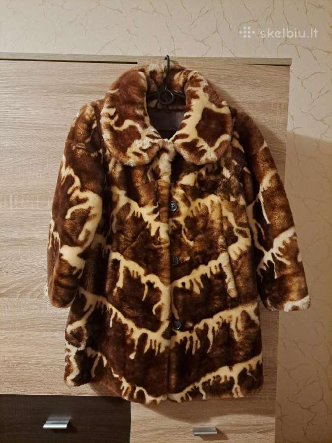 Verstos odos paltai ir mutono kailinukai - nuotraukos Nr. 2