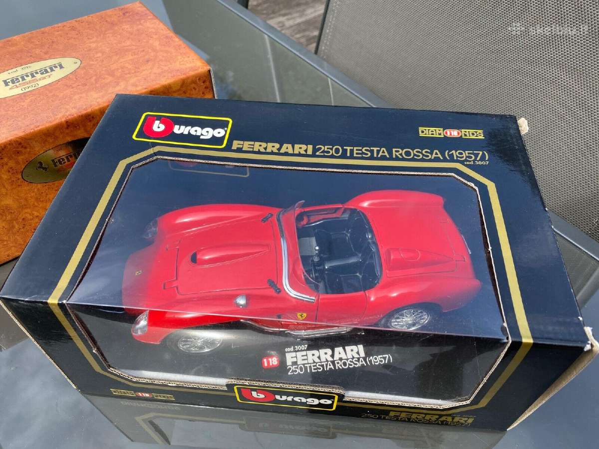 Ferrari 250 testarossa pakuotieje bburago 1:18