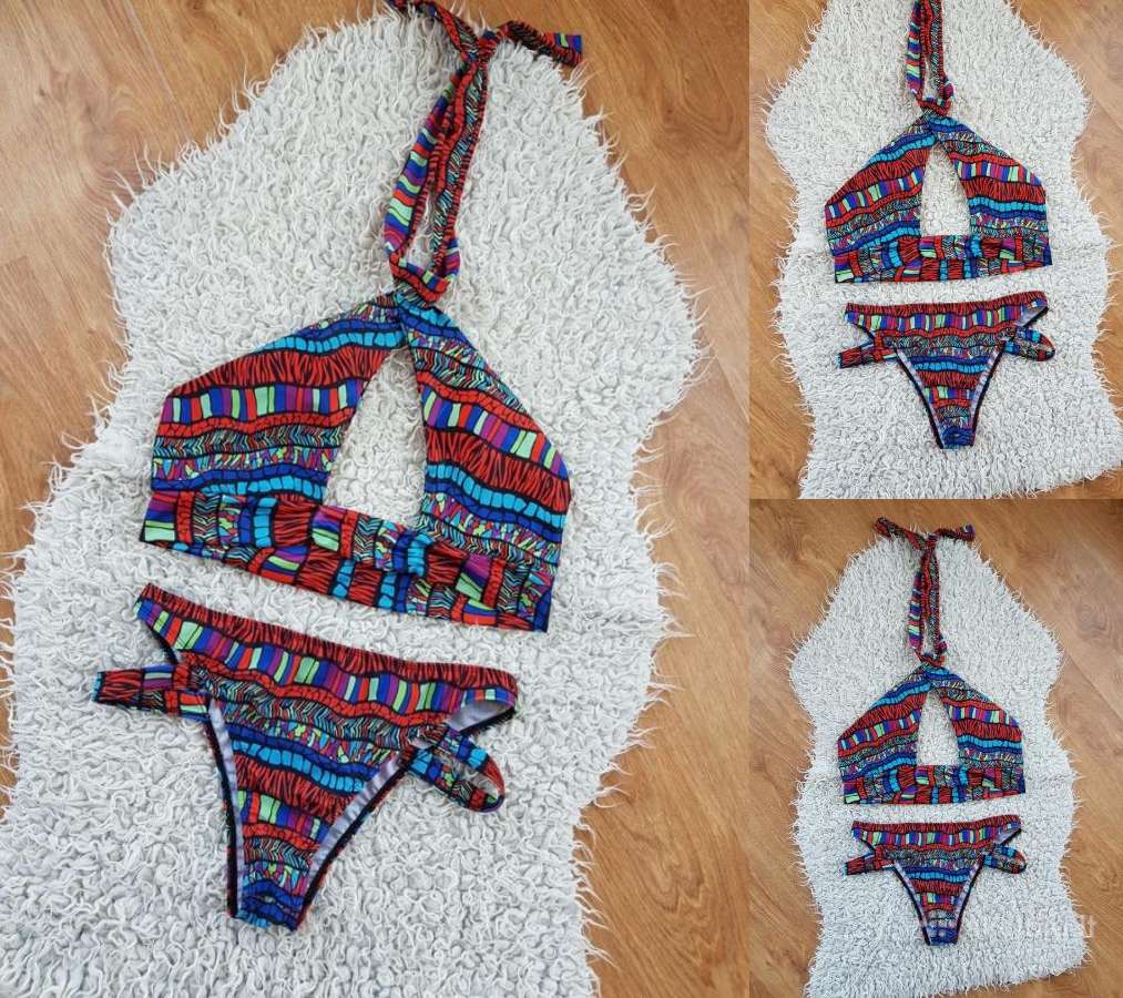 Margas raštuotas maudymukas