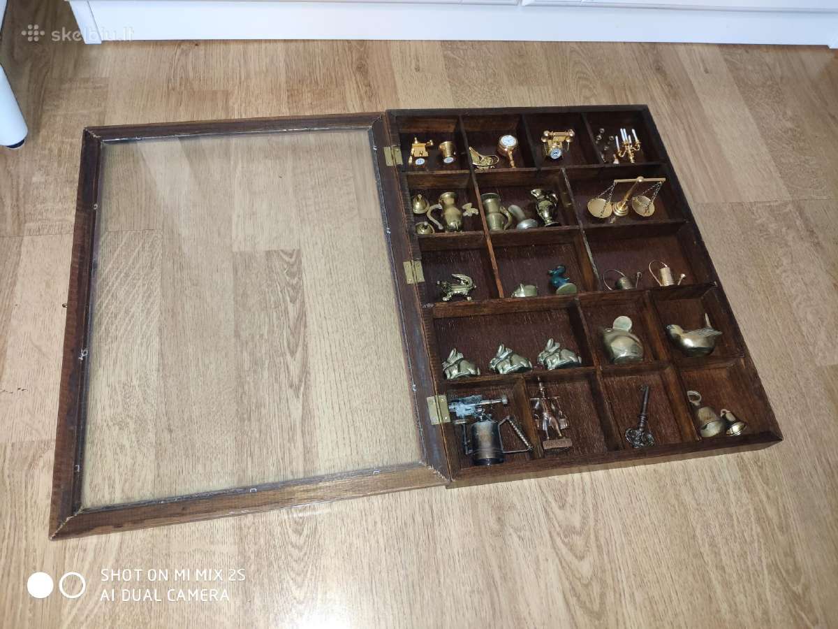Kolekcinės miniatūros su pakabinama lentynėle - nuotraukos Nr. 2