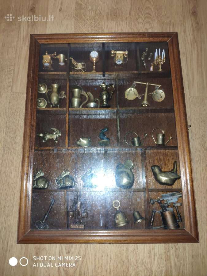Kolekcinės miniatūros su pakabinama lentynėle - nuotraukos Nr. 4