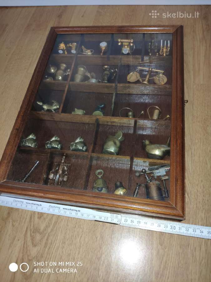 Kolekcinės miniatūros su pakabinama lentynėle - nuotraukos Nr. 8