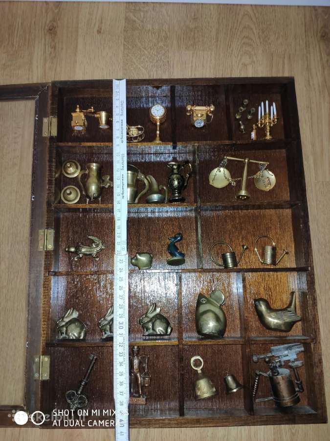 Kolekcinės miniatūros su pakabinama lentynėle - nuotraukos Nr. 9