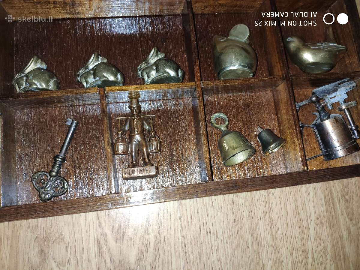 Kolekcinės miniatūros su pakabinama lentynėle - nuotraukos Nr. 13