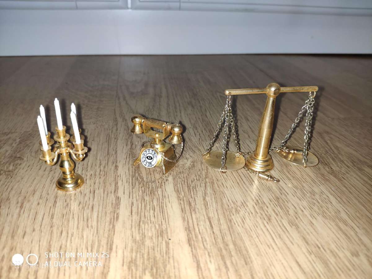 Kolekcinės miniatūros su pakabinama lentynėle - nuotraukos Nr. 19