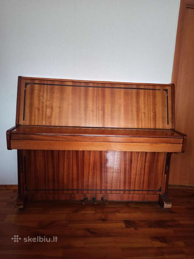 Parduodamas pianinas "Lirika"