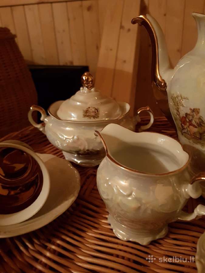 Prabangus ,paauksuotas porceleno servyzas kavai
