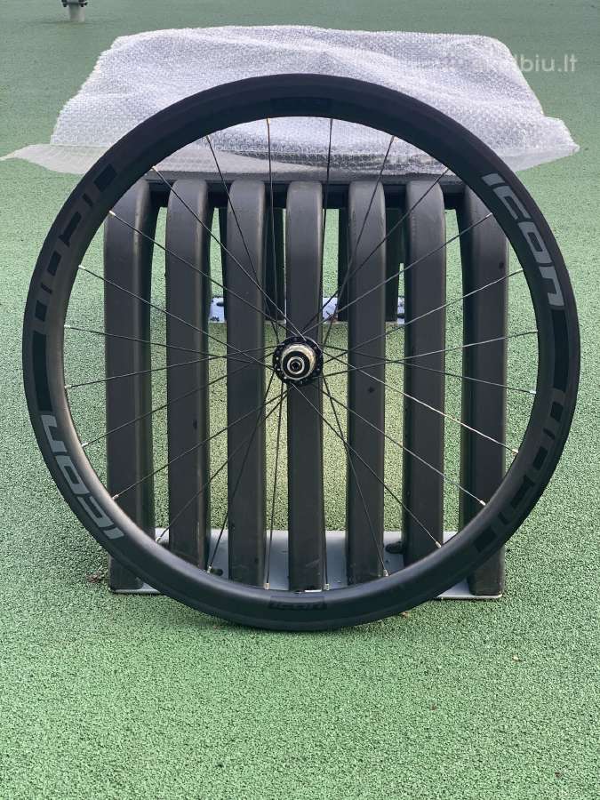 Road carbon rear wheel Icon