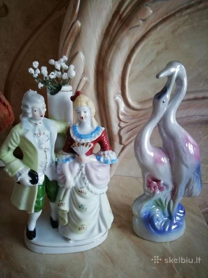 Porcelianinės statulėlės.