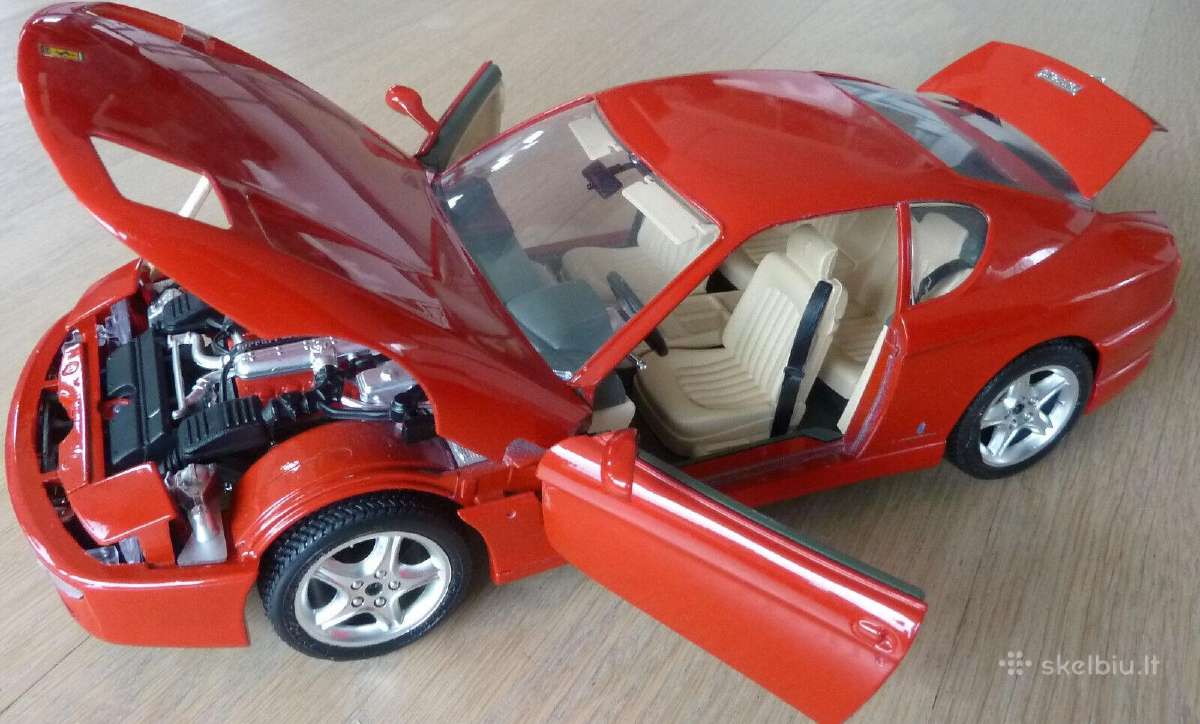 Ferrari 456 Gt modeliukas 1:18 dydžio atsidaro