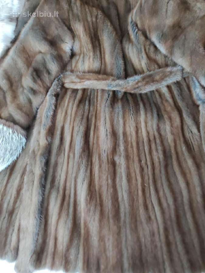 Ne kirptos audinės kailiniai su lapės apykakle - nuotraukos Nr. 2