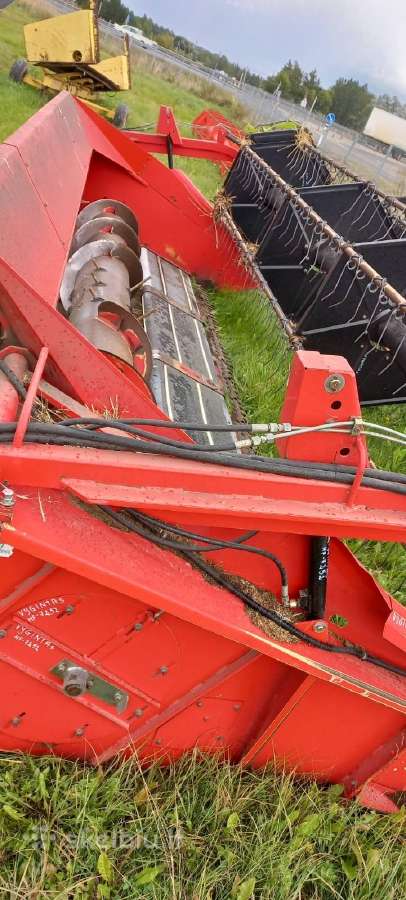 Kombainas Massey Ferguson 7252 ardomas dalimis - nuotraukos Nr. 3
