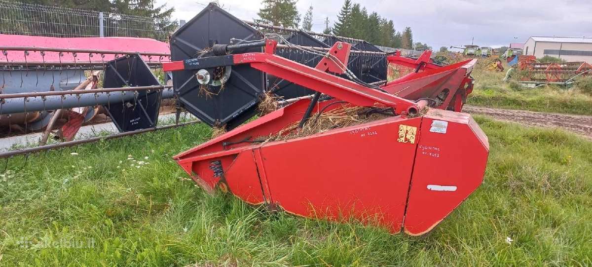 Kombainas Massey Ferguson 7252 ardomas dalimis - nuotraukos Nr. 6