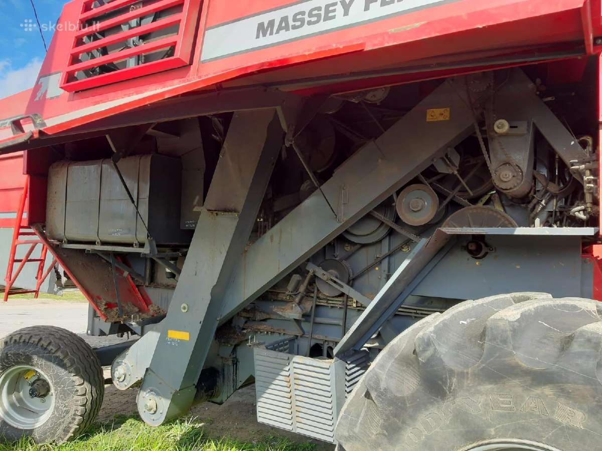 Kombainas Massey Ferguson 7252 ardomas dalimis - nuotraukos Nr. 7