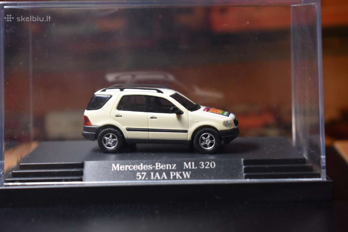 Nauj Mercedes Benz Ml 320, mini vitrinoje. M 1:87.