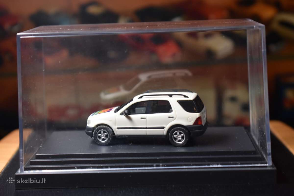 Nauj Mercedes Benz Ml 320, mini vitrinoje. M 1:87. - nuotraukos Nr. 2