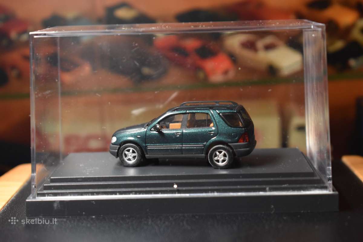 Nauj Mercedes Benz Ml 320, mini vitrinoje. M 1:87. - nuotraukos Nr. 6