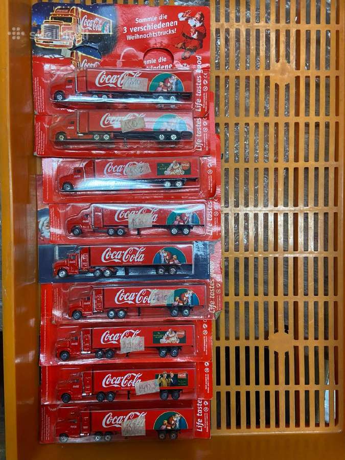 Coca cola atributika kaledinis karavanas
