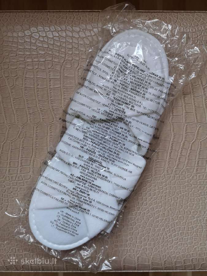 Naujos baltos minkštos šlepetės.