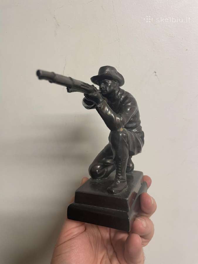 Medžiotojo skulptura