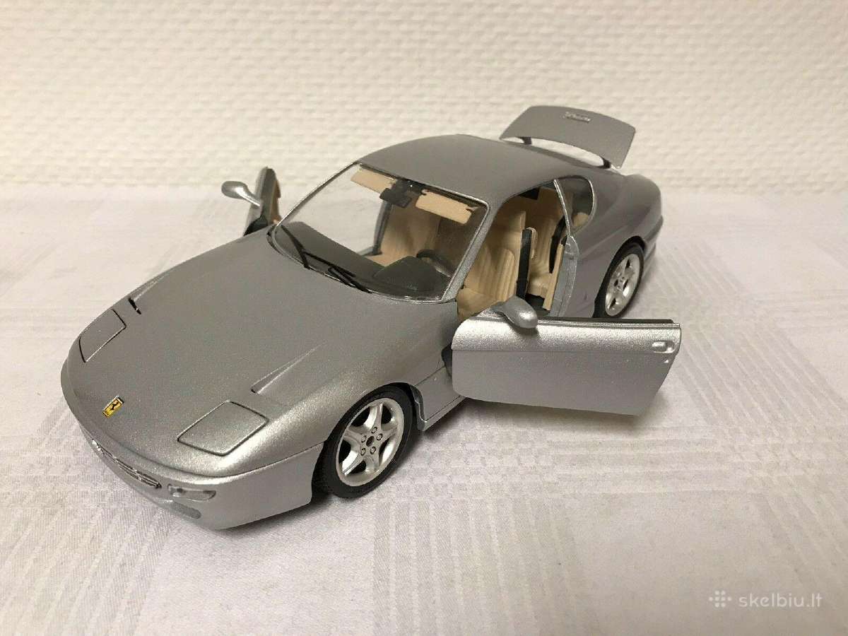 Metalinis Ferrari 456 Gt atsidaro visos dalys
