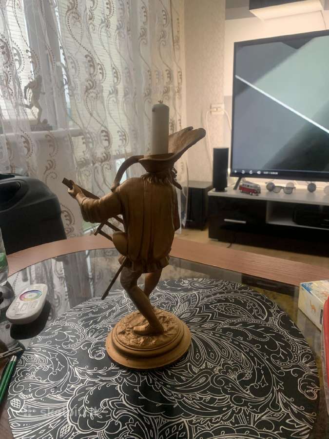 Aukso spalvos statulele - nuotraukos Nr. 3