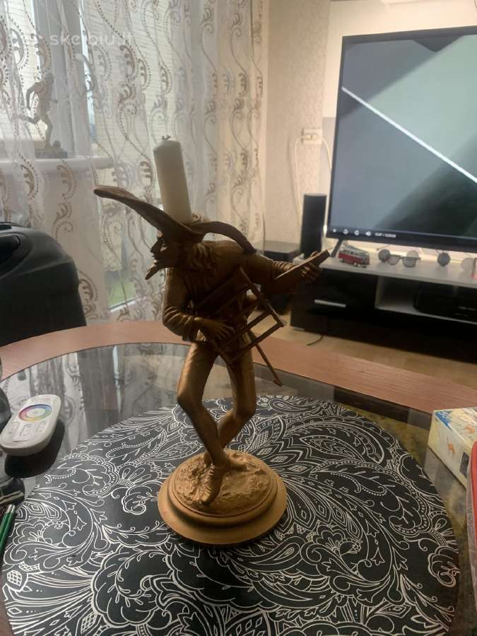 Aukso spalvos statulele - nuotraukos Nr. 4