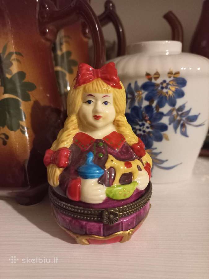 Villeroy & Boch porcelianinė dėžutė.