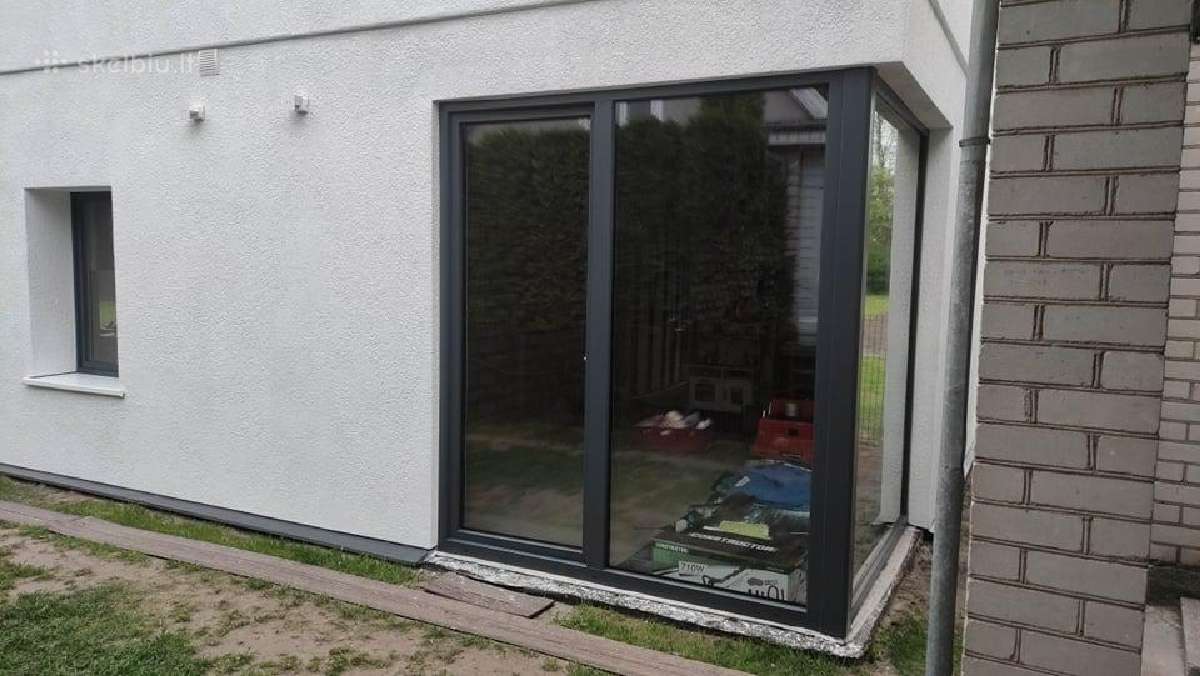 Plastikiniu, Aliuminiu langu, duru dazymas Objekte - nuotraukos Nr. 24
