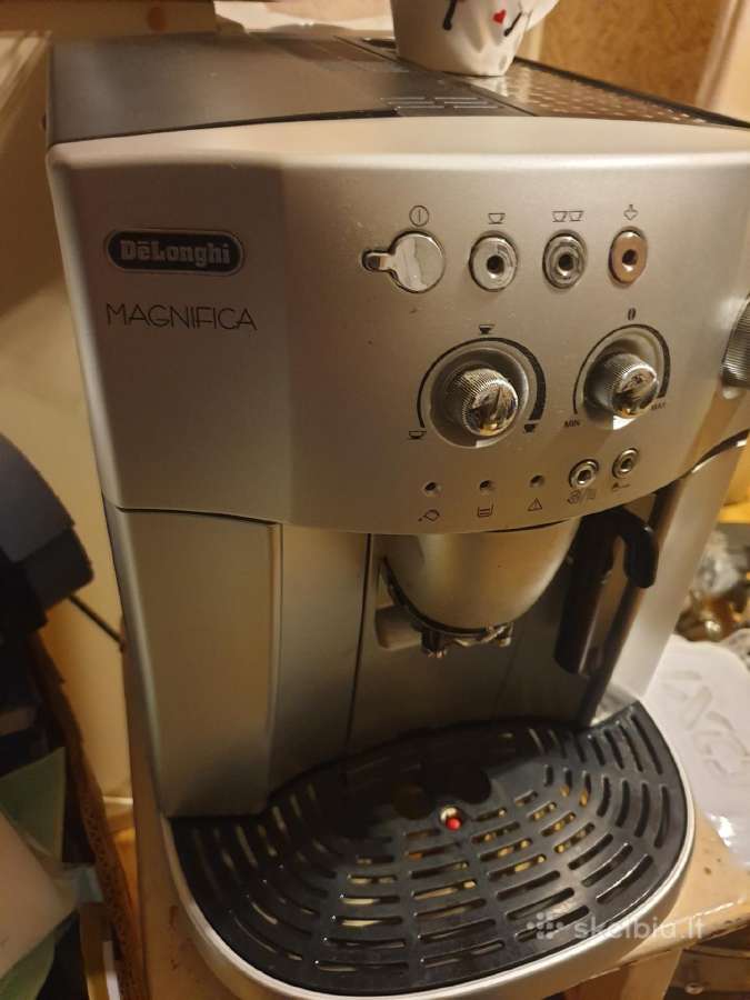 Automatinis kavos aparatas delonghi magnifica