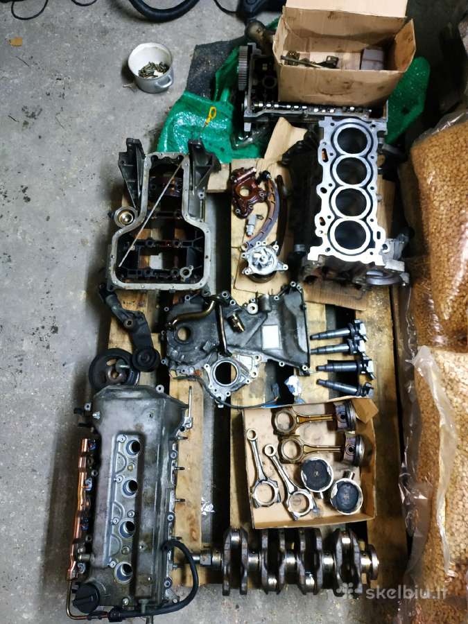 Toyota Rav4 variklio 1.8 benzinas,kodu 1zz likučia