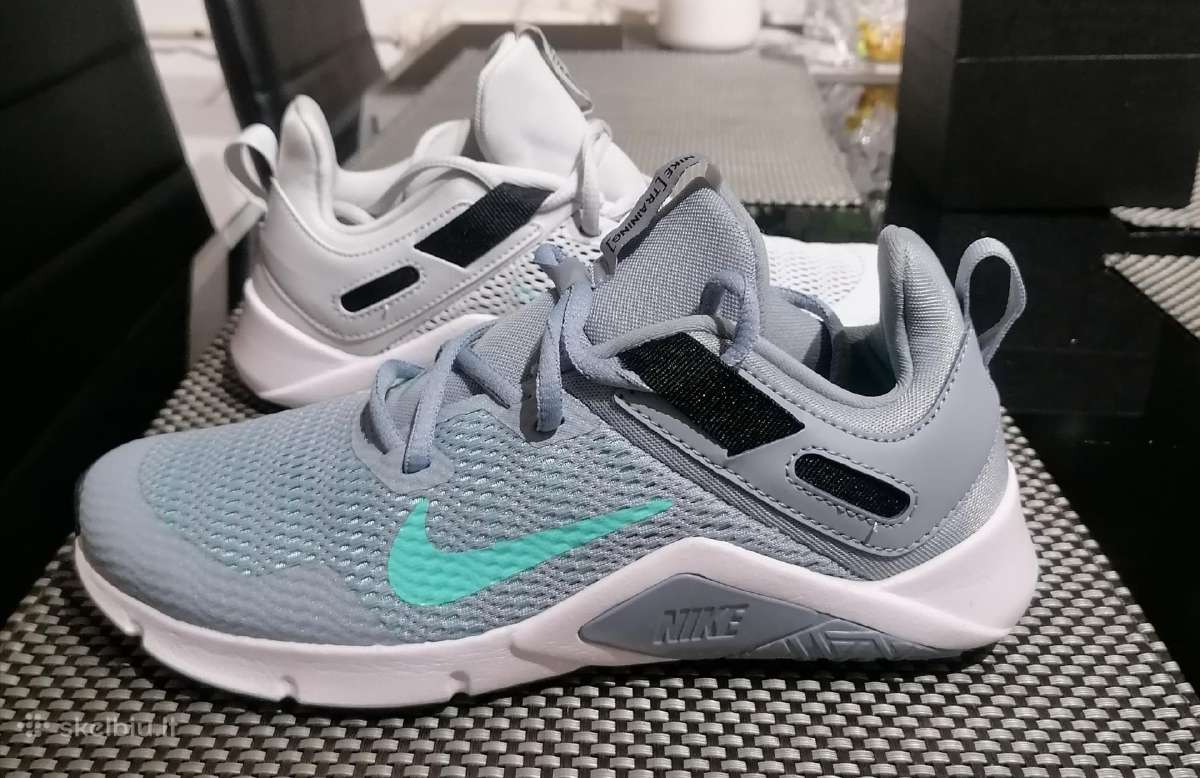 Nike Legend Essential
