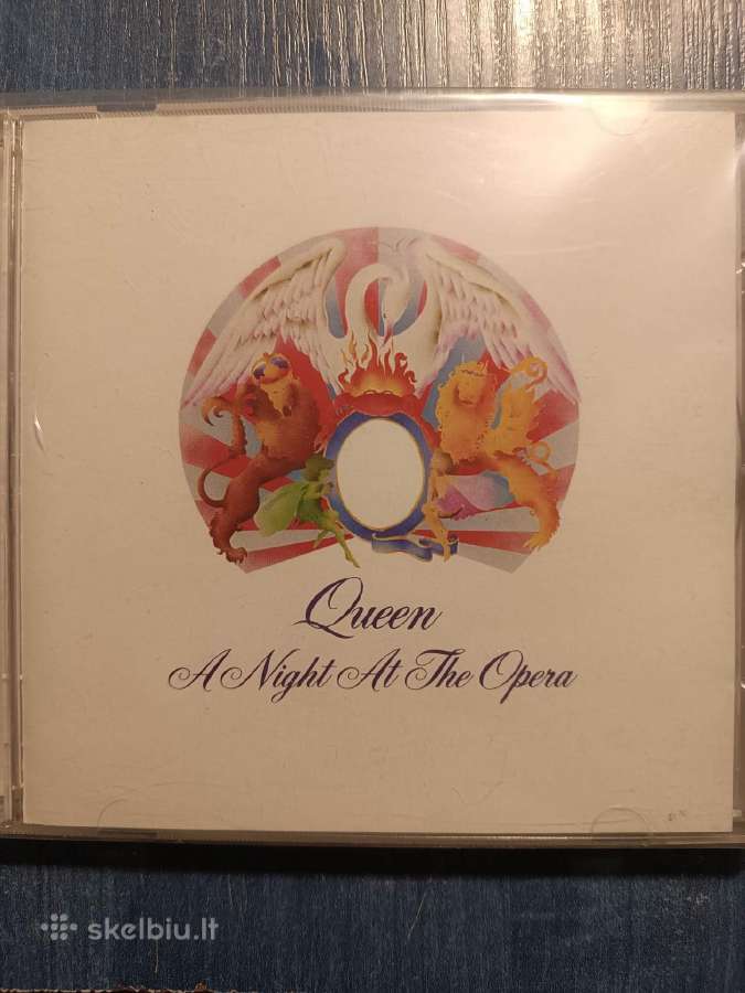 Queen ir Cure tribute