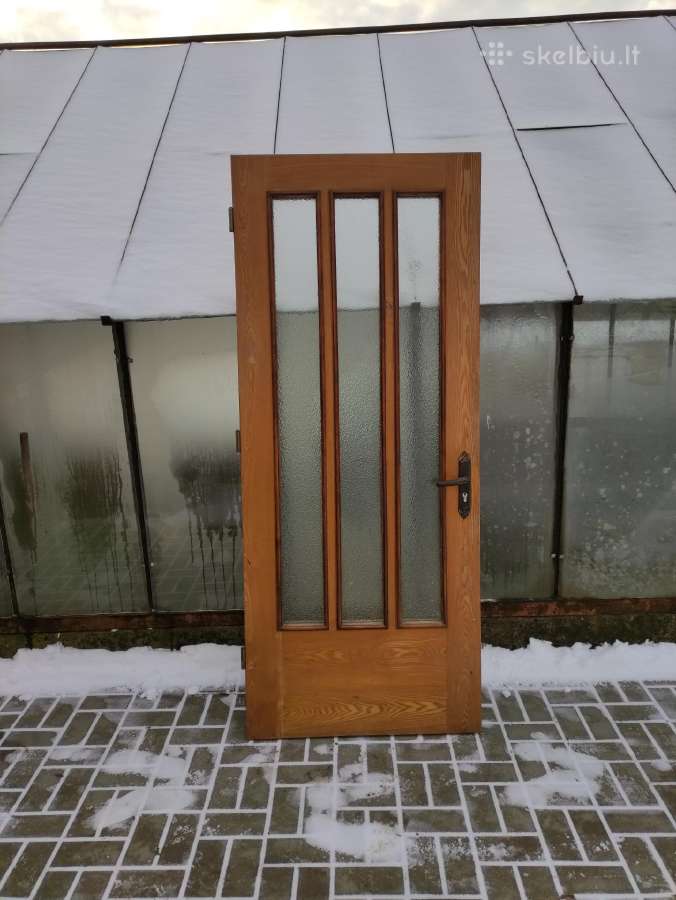 Medinės uosinės durys