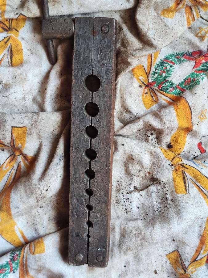 Spaustuvas metalo ,dar yra,gal kam reikia