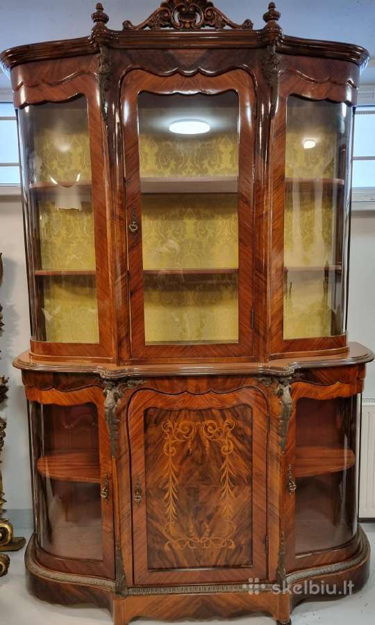 Unikali indauja . Bronza . Riešutmedis. Italija.