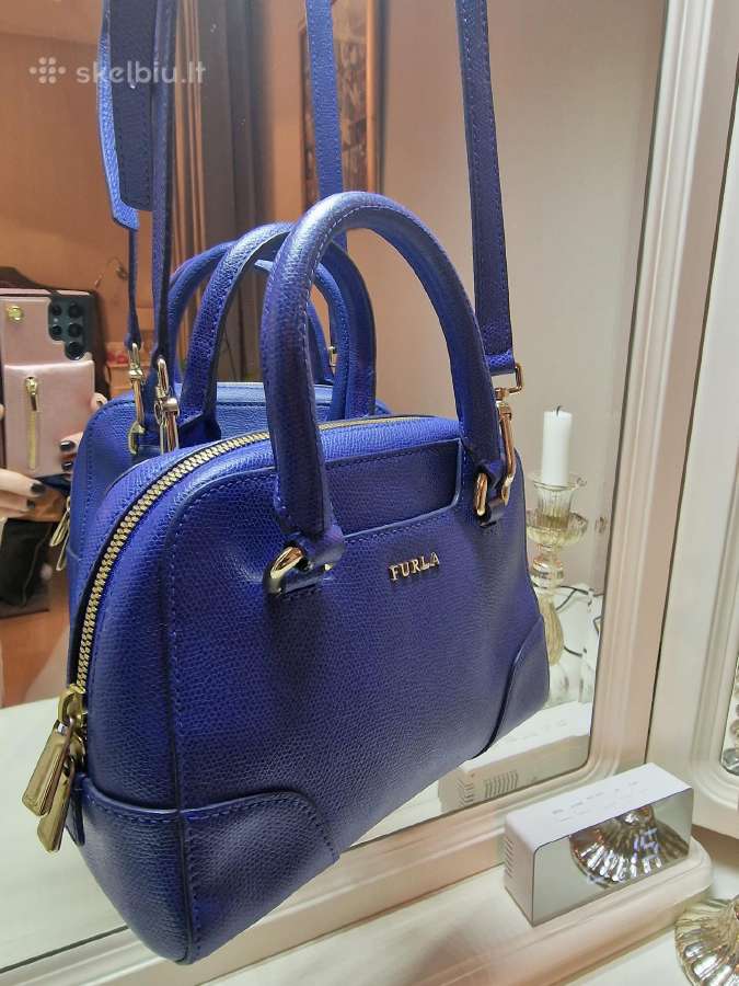 Furla, mėlyna, talpi kaip mini rankinė.