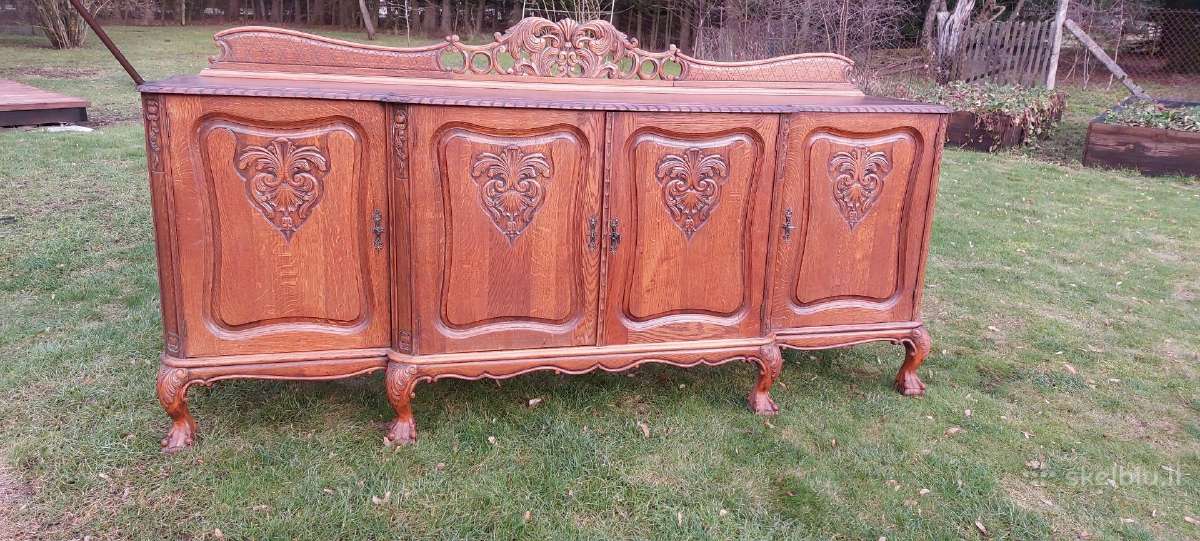 Chippendale stiliaus komoda