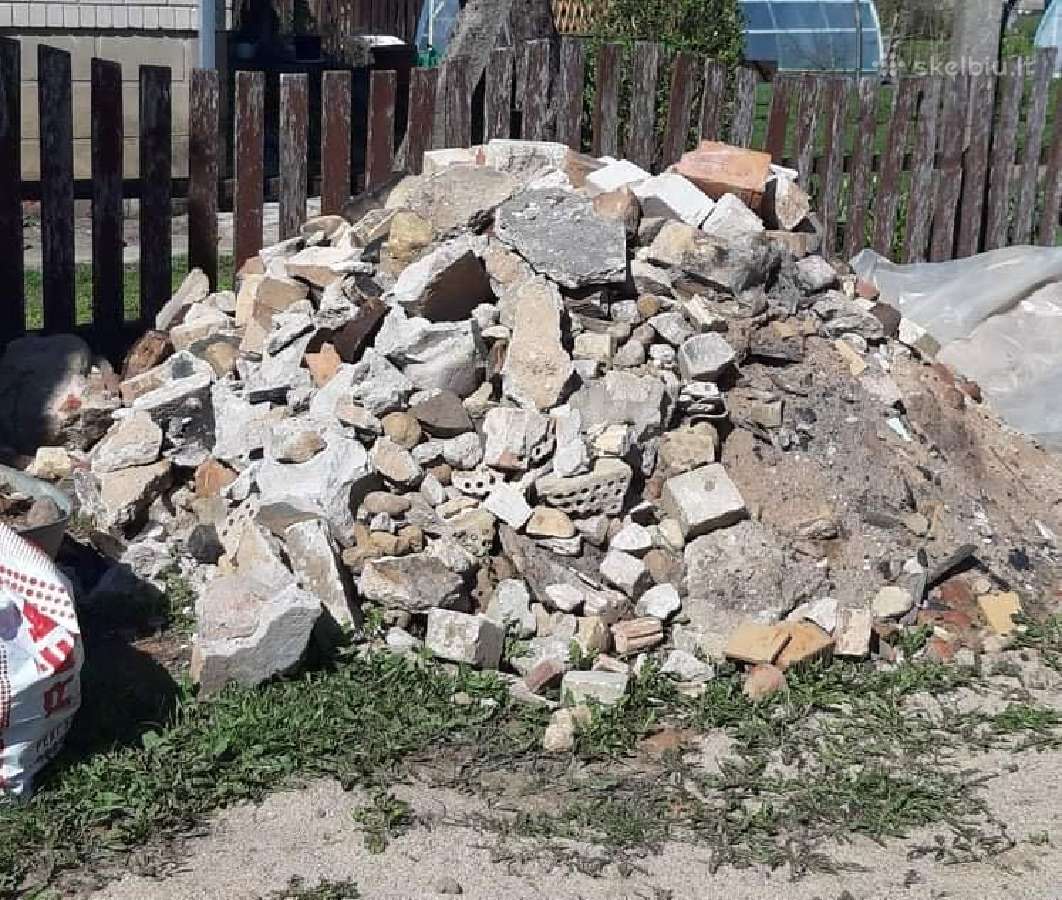 Priimsiu gruzą, statybines atliekas maisuose