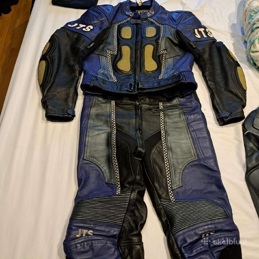 Moteriškas moto kostiumas